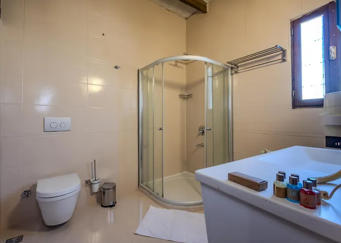 Отель Chardonnay *